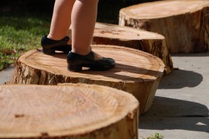How to score tree stumps for your play scape, from Tinkerlab