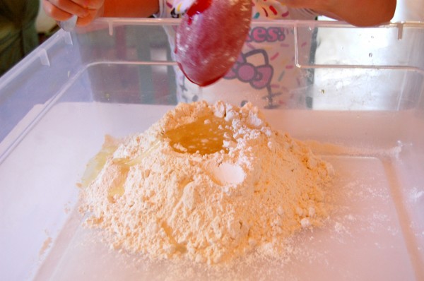 How to Make Cloud Dough| Clough Dough Recipe| TinkerLab.com