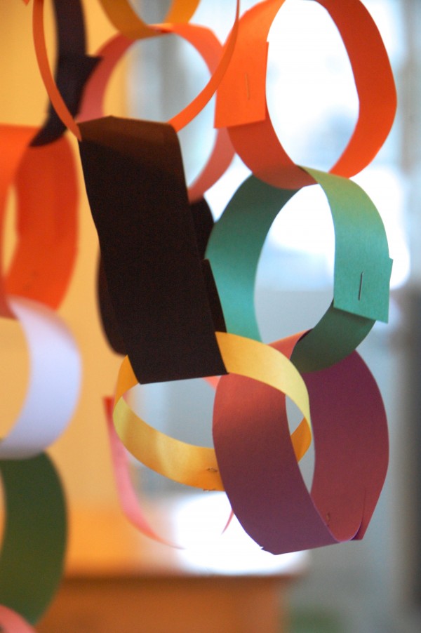 Halloween Countdown Paper Chain TinkerLab
