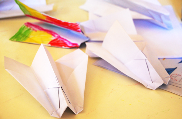 How to make a paper airplane | Tinkerlab