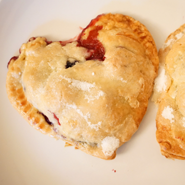 mini heart pies | a simple and sweet valentine's day treat
