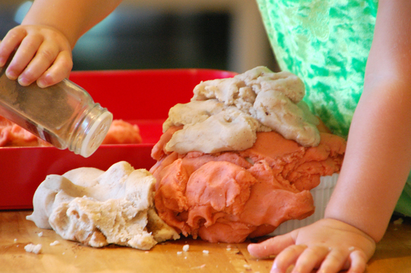Should food be used in preschool sensory activities? | TinkerLab.com
