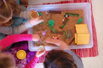 Should food be used in toddler sensory activities? | TinkerLab.com